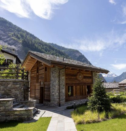 Thumbnail Villa for sale in Piazzale Della Funivia, Courmayeur, Valle Aosta
