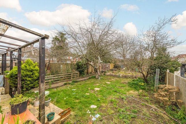 117, Wood Lane, Isleworth photo 3