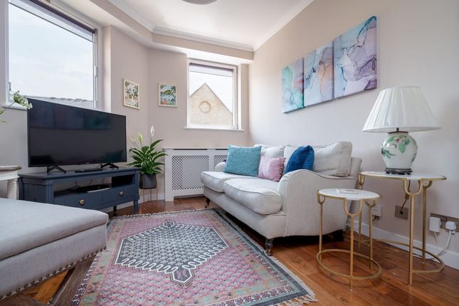 Leeward Court, London photo 4