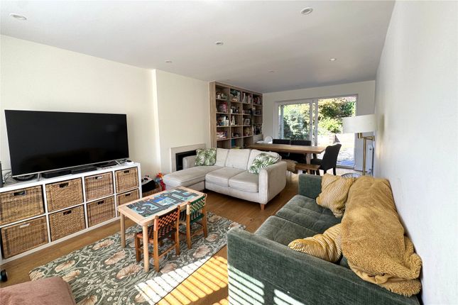 41, Cumberland Way, Berkshire photo 2