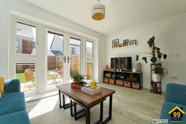 26, Harker, Close photo 4