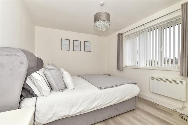 Thumbnail Flat for sale in Cranleigh Gardens, Whitstable, Kent