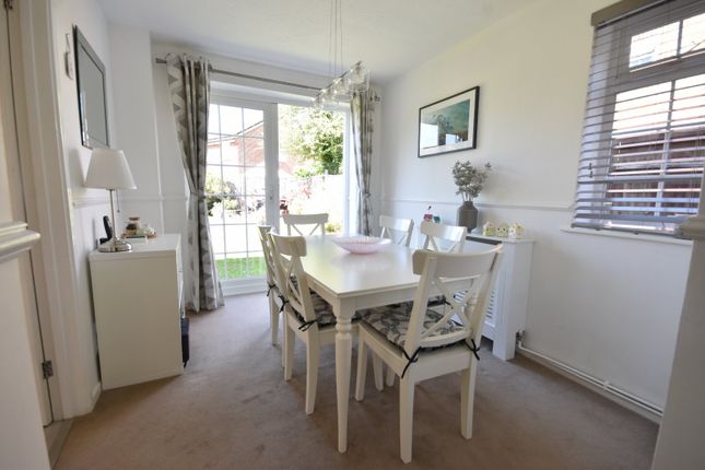 4, Cartersmead Close, Surrey photo 4