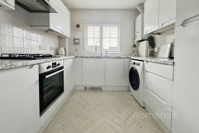 87, Woodland Walk, Hampshire photo 3