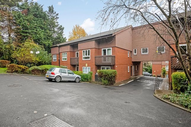 38, Cedar Close, London photo 2