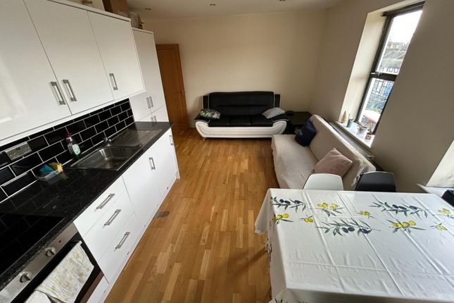 Thumbnail Flat to rent in Walworth Road, London