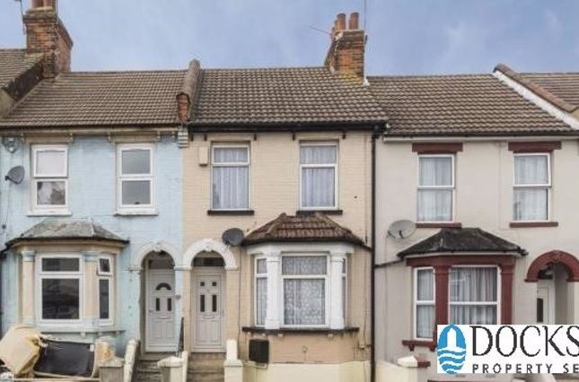 Thumbnail Property to rent in Pagitt Street, Chatham