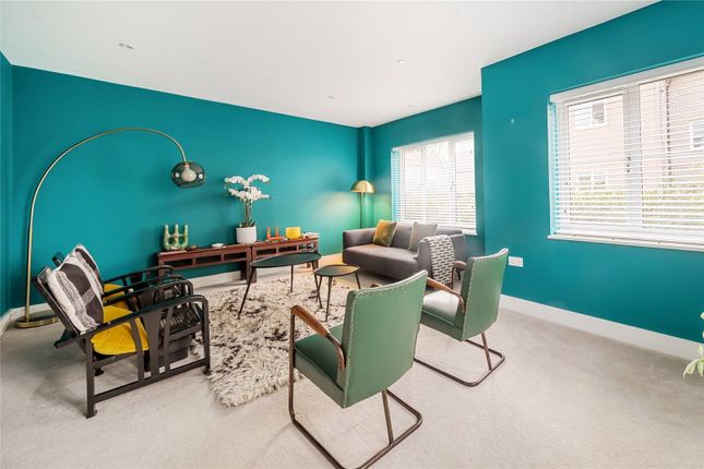 12, Pavilion Place, East Molesey photo 3