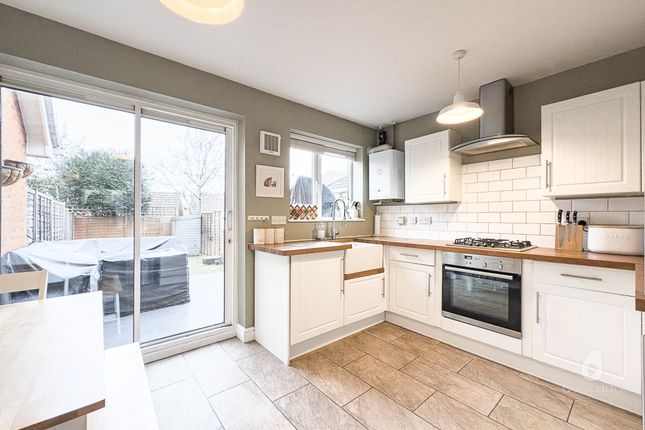 24 Dunford Place, Binfield, Berkshire photo 2