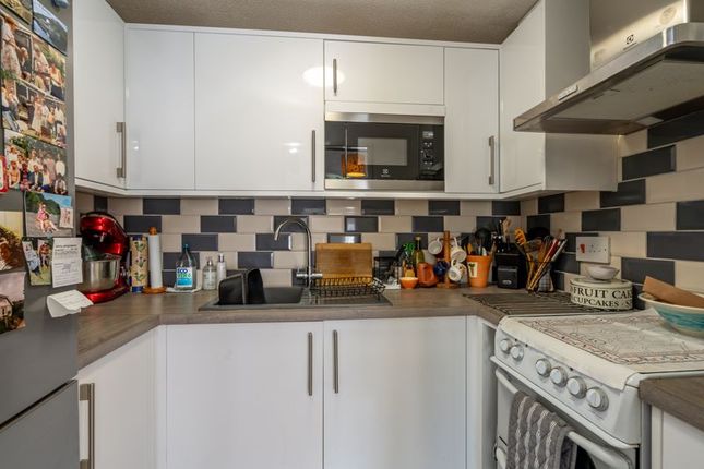 Flat 33, St Cyriacs, Chichester photo 4