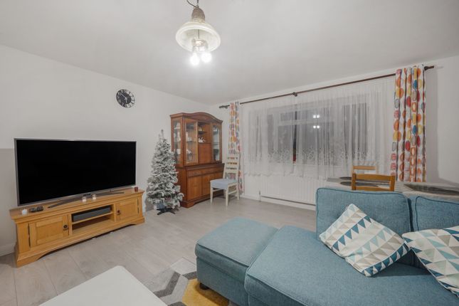 10 Rossendon Court, Wallington photo 4