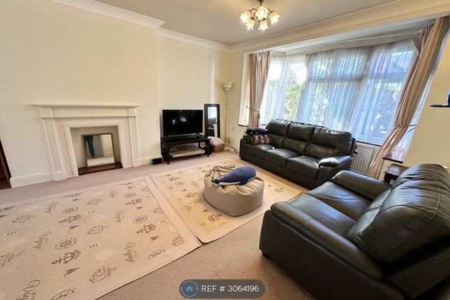 Elgar Avenue, Elgar Avenue, London photo 4