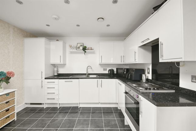 Flat 12, Cromwell House, Ruislip photo 3