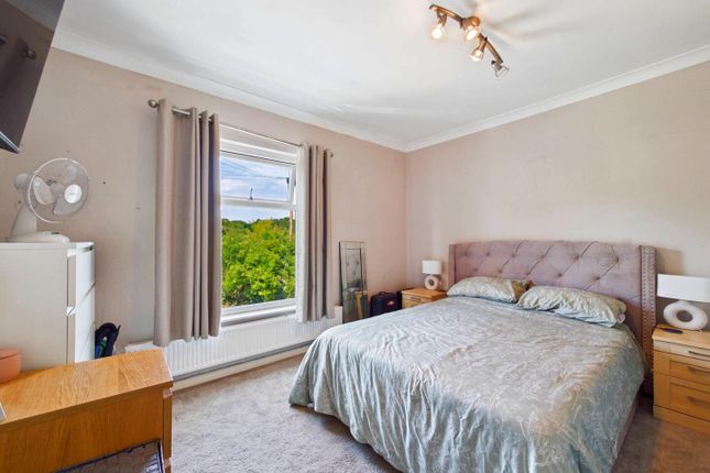 16, Park Lane, Castleford photo 4