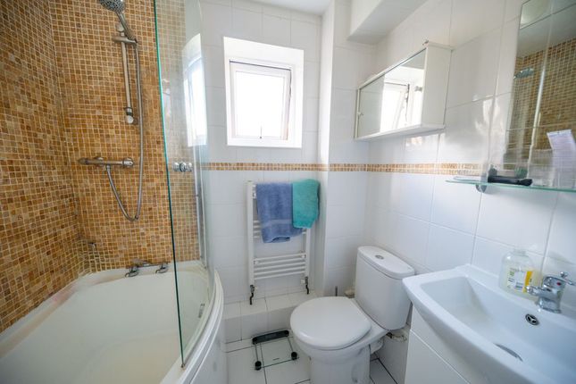 3, Trefoil Close, Waterlooville photo 4