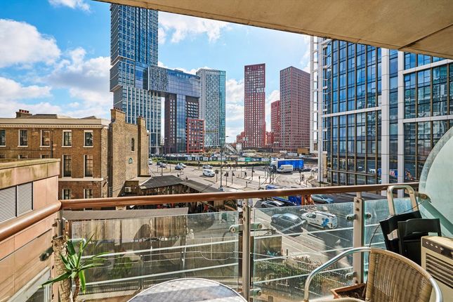 Studio studio on 783, Kestrel House, London, £300,000