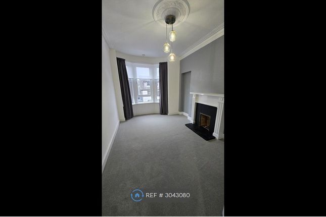 1-bed flat on Causeyside St, Flat, Paisley, £575/mo