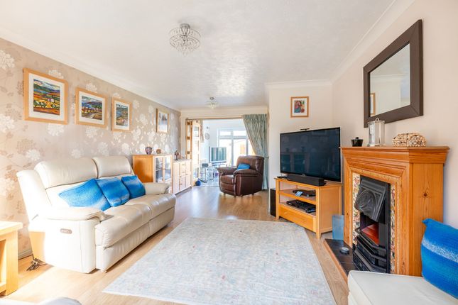 23 Gunton Church Lane, Lowestoft photo 3