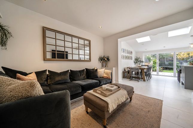 25, Brook Road, Surrey photo 2