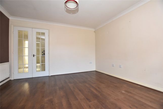 35, Tavistock Park, West Yorkshire photo 3