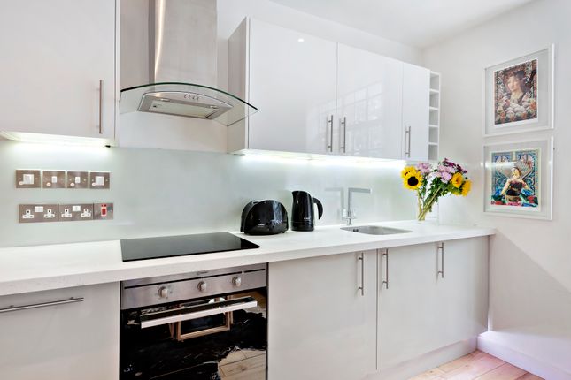 Thumbnail Flat for sale in Daver Court, Chelsea Manor Street, Chelsea