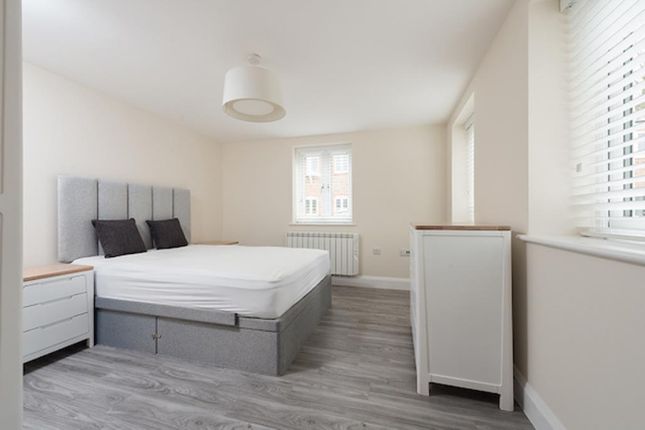 Thumbnail Flat to rent in Russell Court, Kidlington