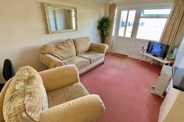 276 Belle Aire Chalet Park, Beach Road, Great Yarmouth photo 2