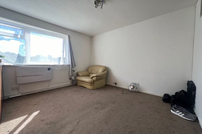 Flat 53, Duncan Court SILVER,, Anson Drive, Hampshire photo 3