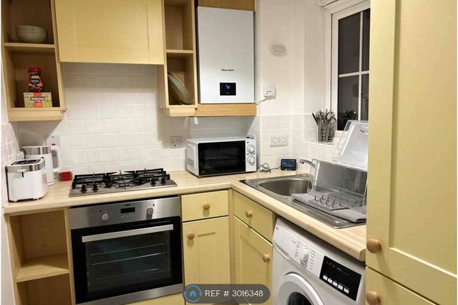 Flat, Kidman Close, Romford photo 4