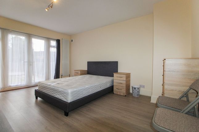 Room to rent in Kenton Gardens, Kenton, Harrow