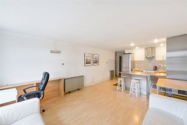 Buchanan Court, London photo 4