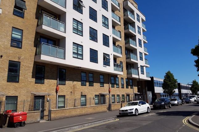 Thumbnail Flat to rent in Bournemouth Road, Peckham Rye