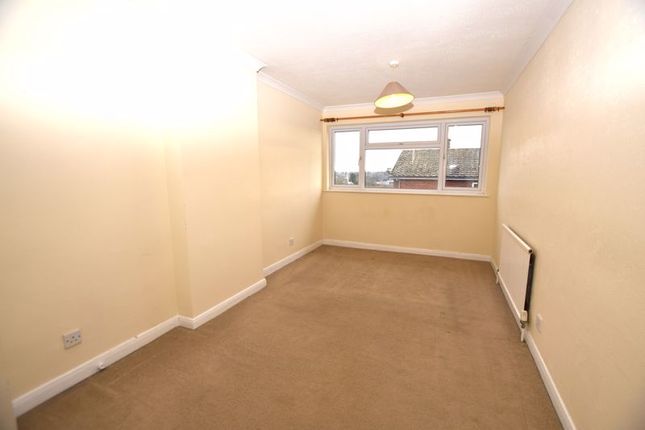 Semi-detached house to rent in Kellynch Close, Alton