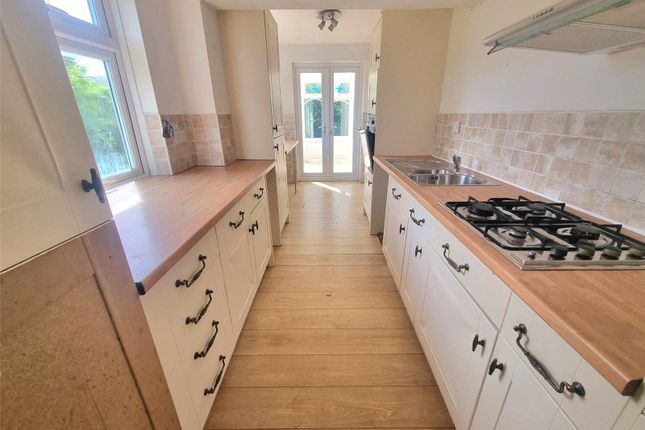 8, Clyde Crescent, Essex photo 4