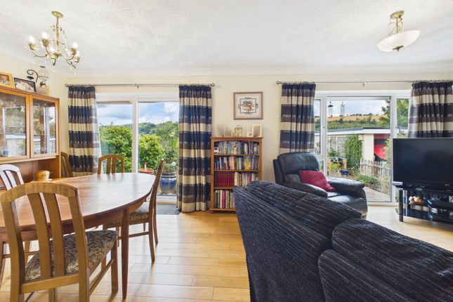 21, Dean Crescent, Cinderford photo 2