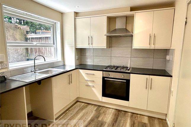 22, Acre House Avenue, Huddersfield photo 2