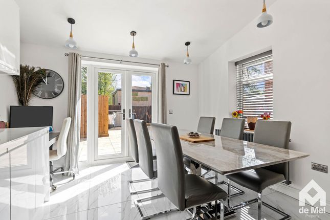 3, Meadow Lea, Cheltenham photo 4