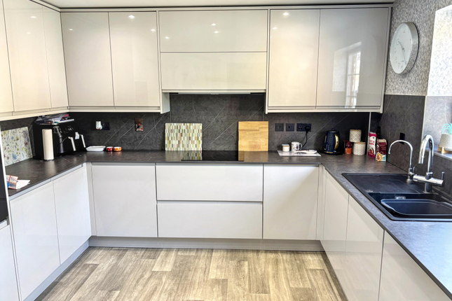 50, Saxmundham Way, Clacton on Sea photo 4