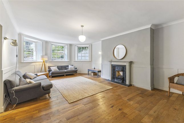 Basement Flat, 4, Codrington Place, Somerset photo 2