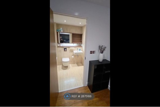 Apt  City Lofts St Pauls, St Pauls Square, Sheffield photo 4