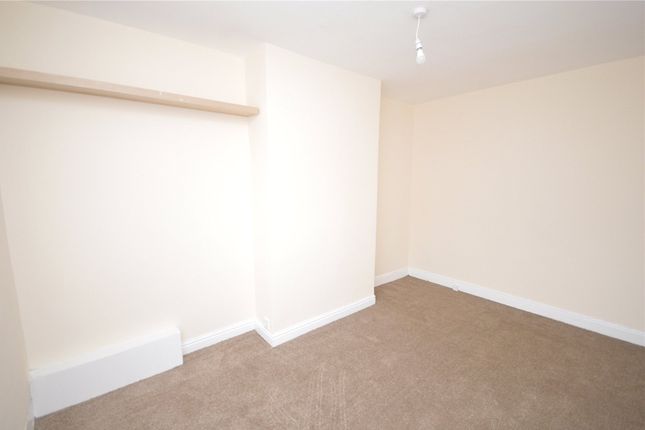 27, Recreation Crescent, West Yorkshire photo 5