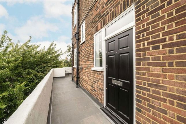 9, Carmichael Court, London photo 3