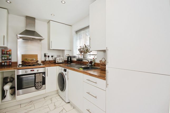 8, Newton End, Warwick photo 4
