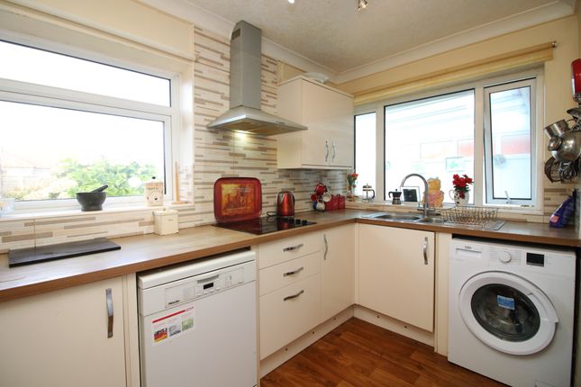 5, Hexham Avenue, Thornton-Cleveleys photo 3