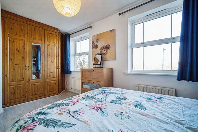 End terrace house for sale in Galleon Court, Hull