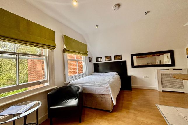 *27 350, Finchley Road, London photo 2