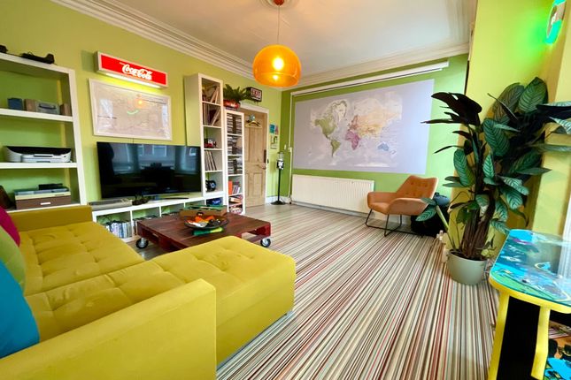 2 Arundel Place, Scarborough photo 3