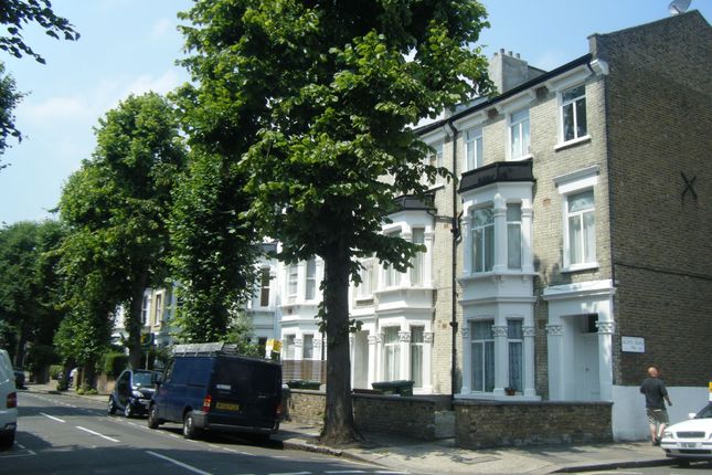 Flat to rent in Beauclerc Road, London