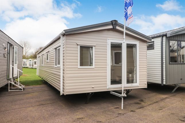 Thumbnail Mobile/park home for sale in Coast Road, Lowestoft