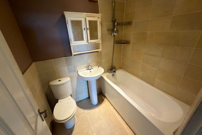 Flat 8 Keats House, Porchester Mead, Beckenham, Kent, BR3 1TD photo 5